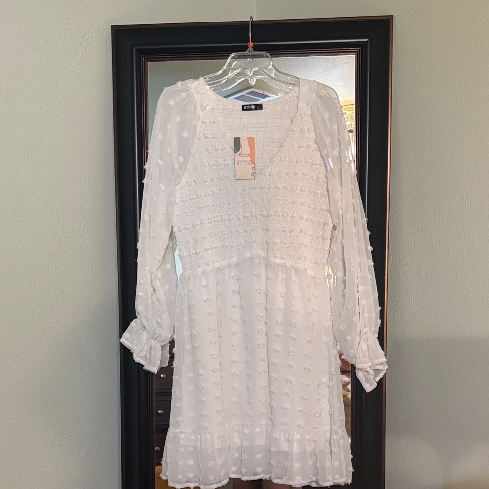 Chic White Long Sleeve Dress